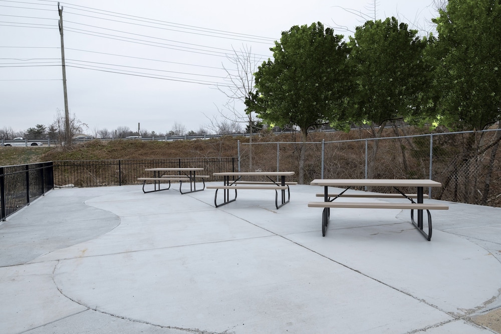 Terrace/patio, Red Roof Inn Leesburg