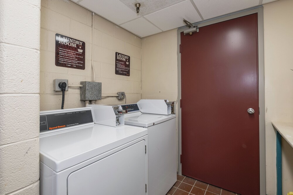 Laundry, Red Roof Inn Leesburg