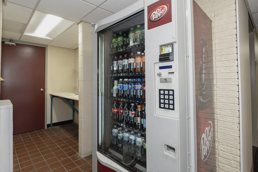 Vending machine, Red Roof Inn Leesburg