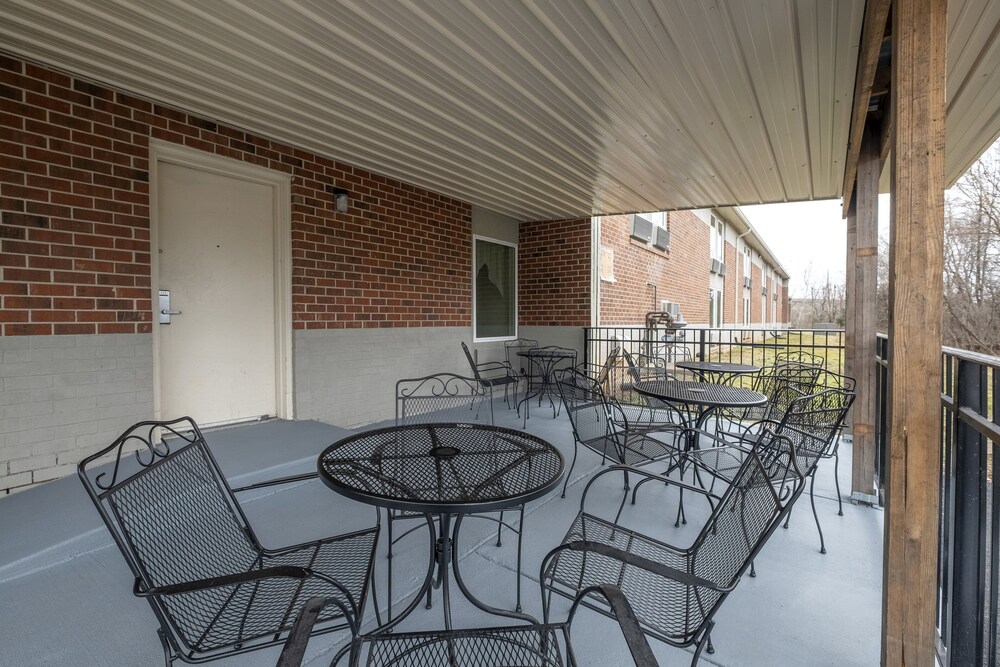 Balcony, Red Roof Inn Leesburg