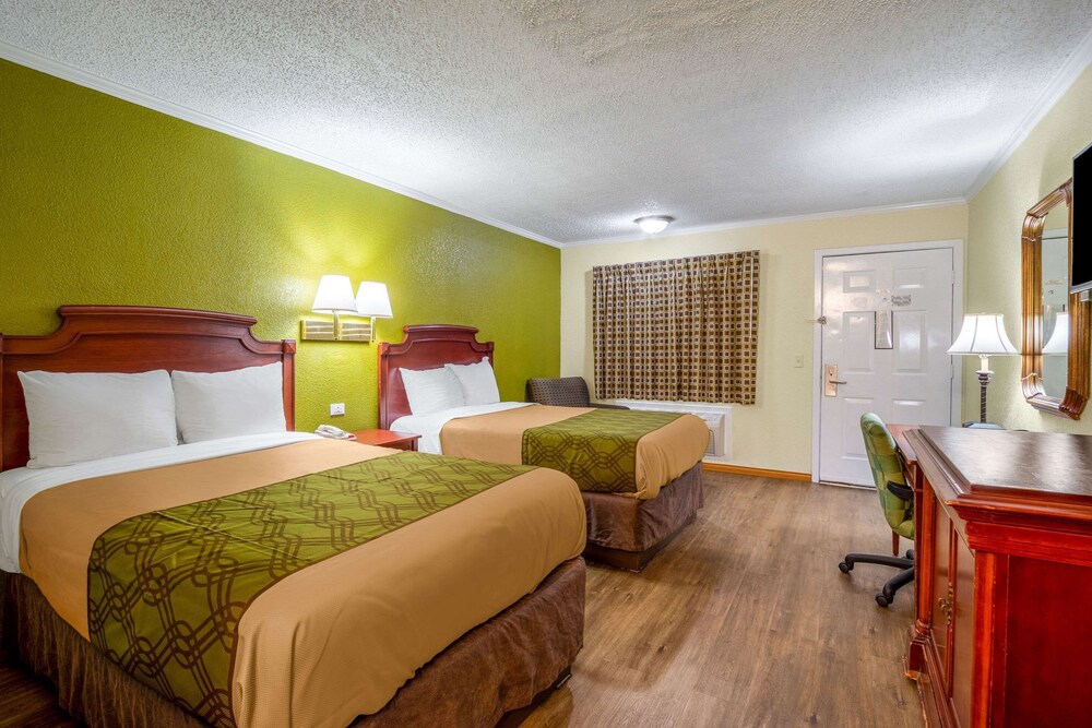 Rodeway Inn & Suites Fort Jackson