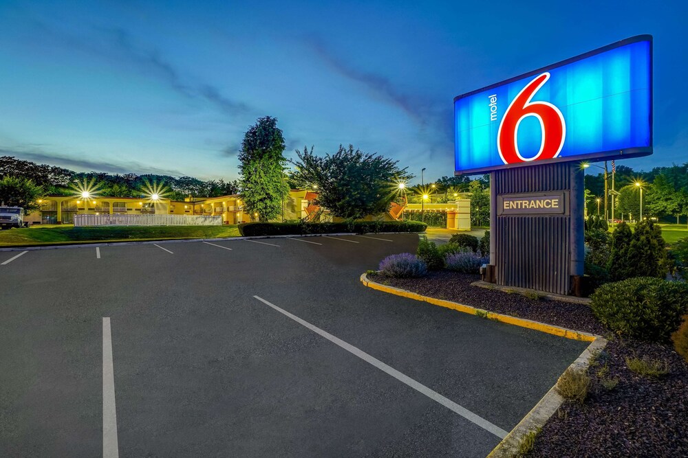 Exterior, Motel 6 Lawrenceville, NJ