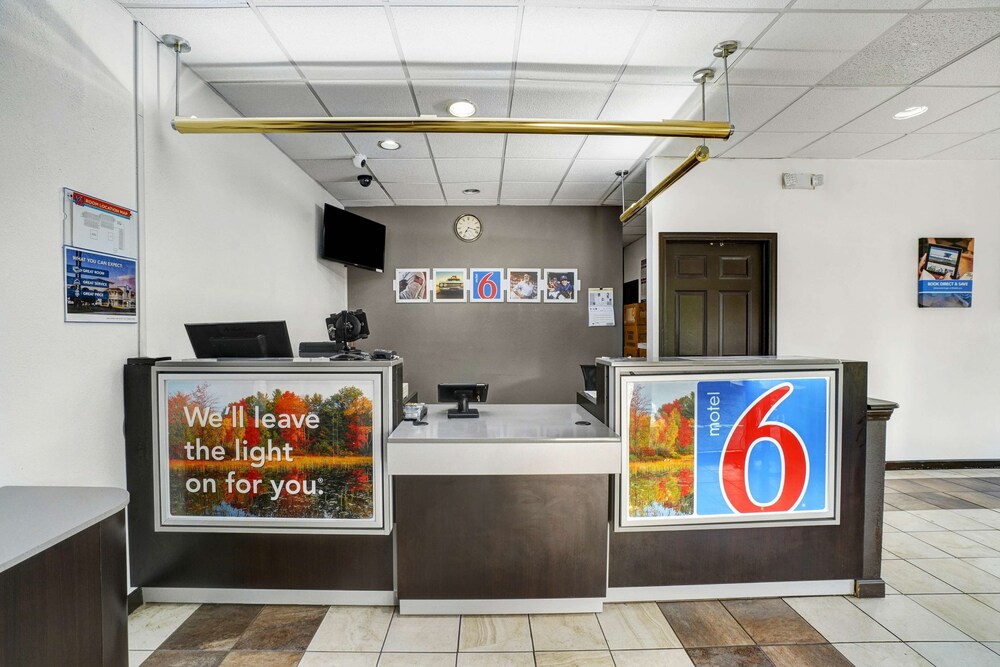 Lobby, Motel 6 Lawrenceville, NJ