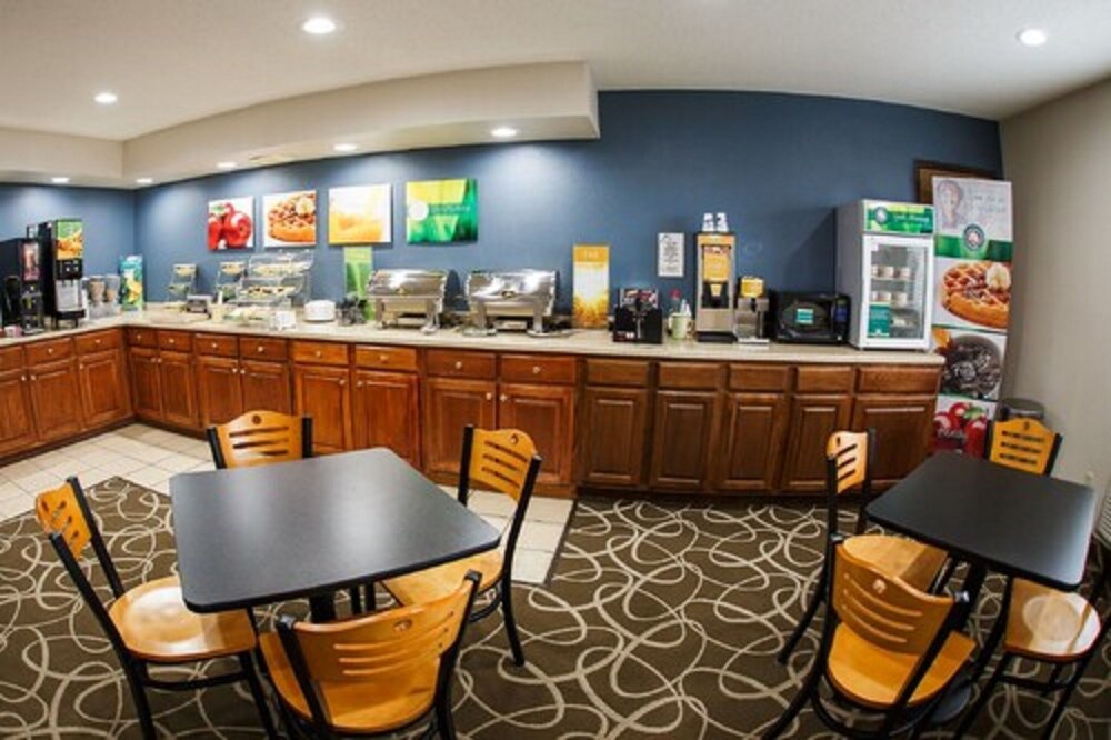 Breakfast area, Quality Inn Burlington near Hwy 34