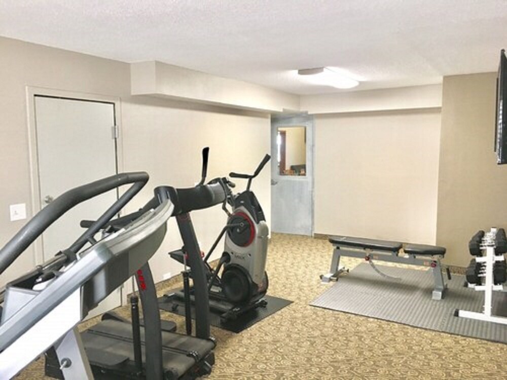 Gym, Quality Inn Burlington near Hwy 34