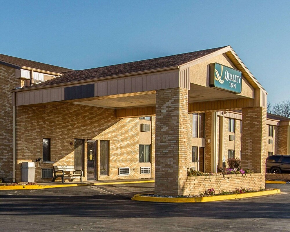 Exterior, Quality Inn Burlington near Hwy 34