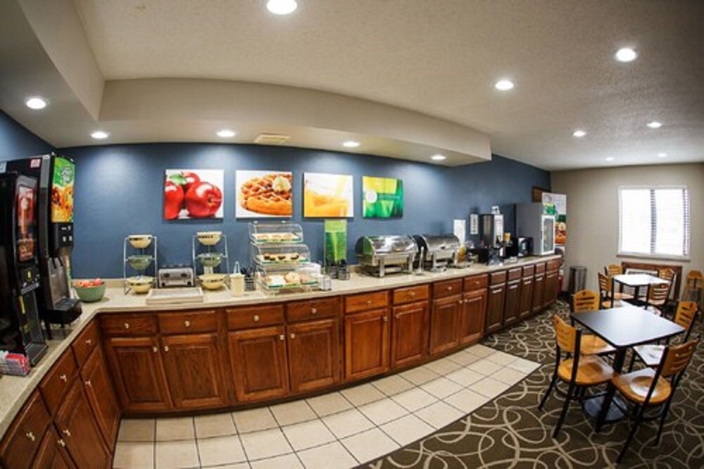 Breakfast area, Quality Inn Burlington near Hwy 34