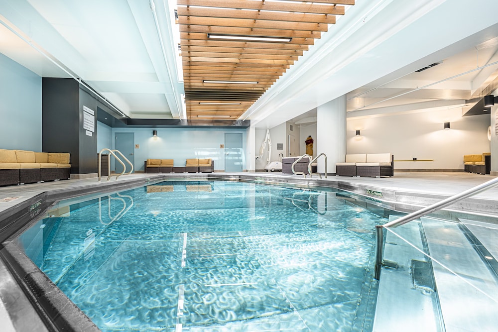 Indoor pool, Embassy Suites Indianapolis Downtown