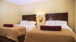 Hypo-allergenic bedding, in-room safe, desk, blackout curtains