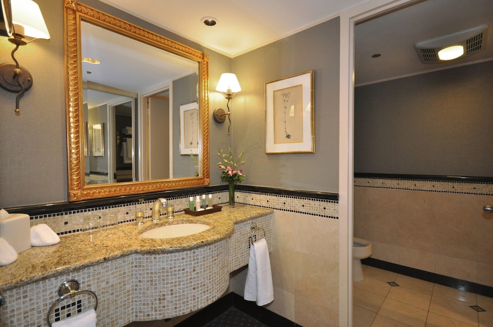 Baño, The Whitehall Hotel