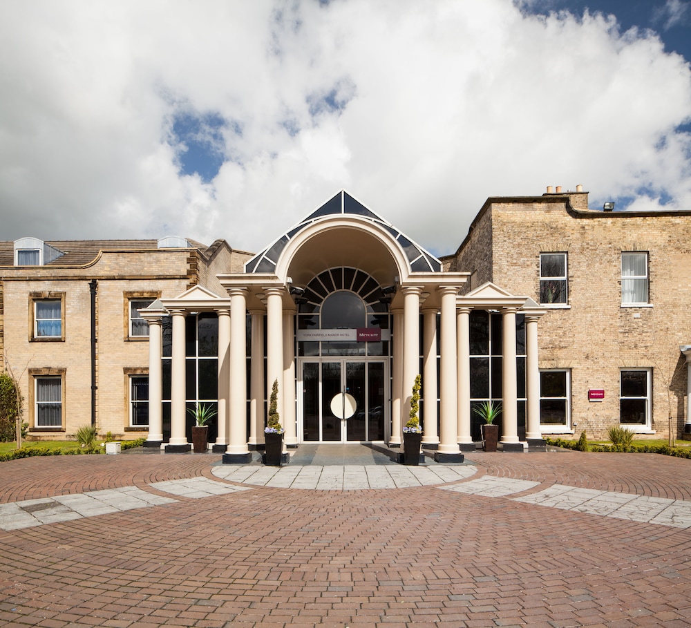 Mercure York Fairfield Manor Hotel