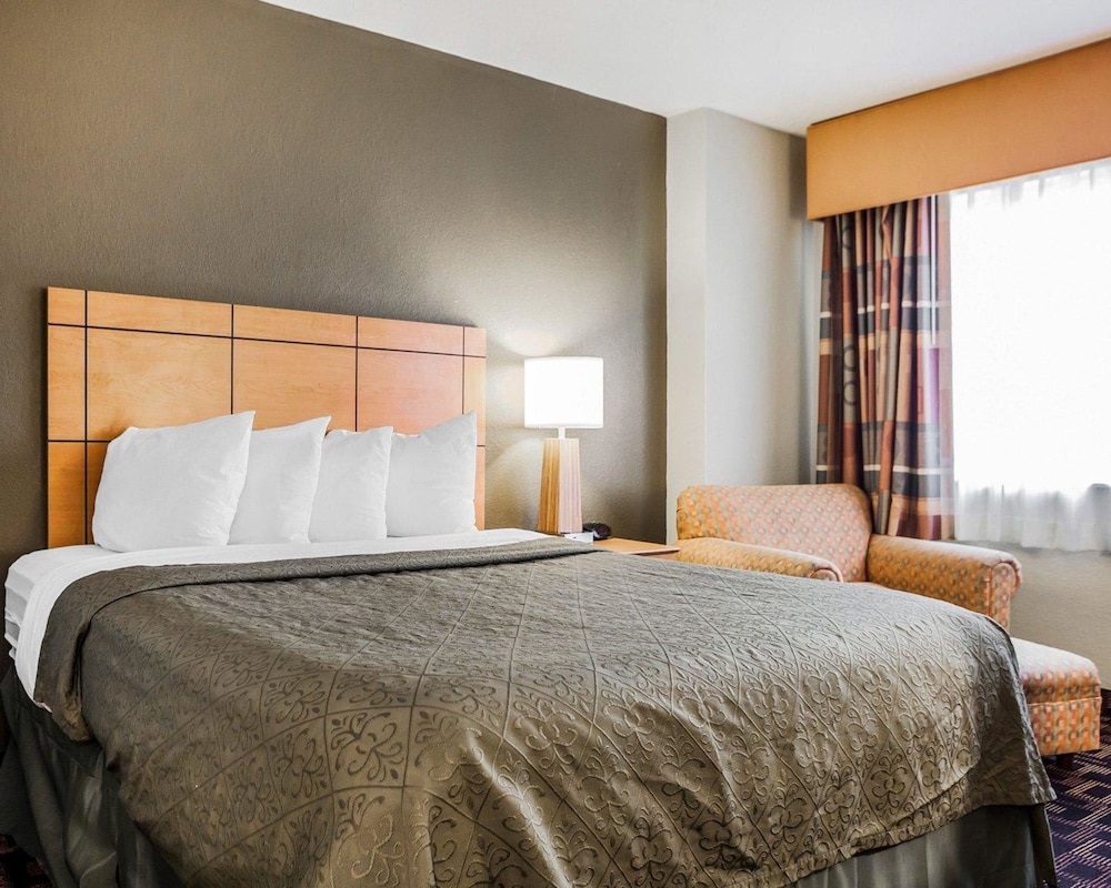 Quality Inn & Suites Des Moines Airport