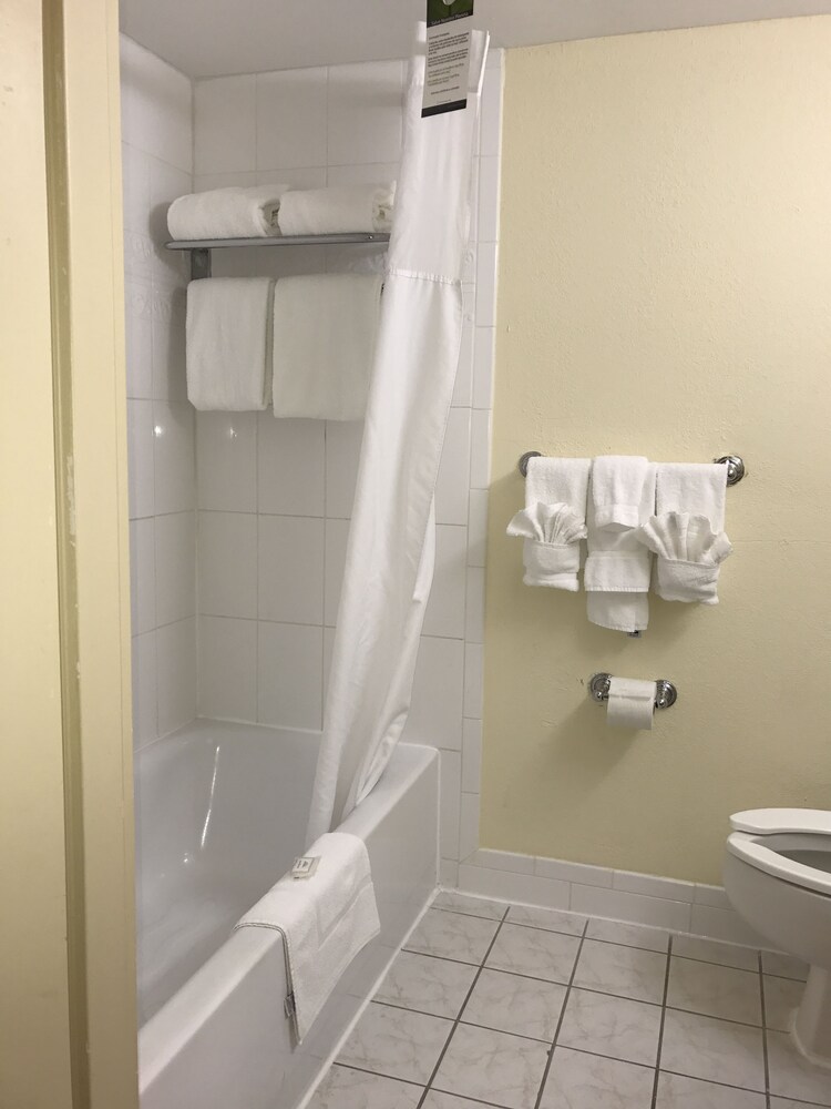 Clarion Hotel & Suites Hamden - New Haven