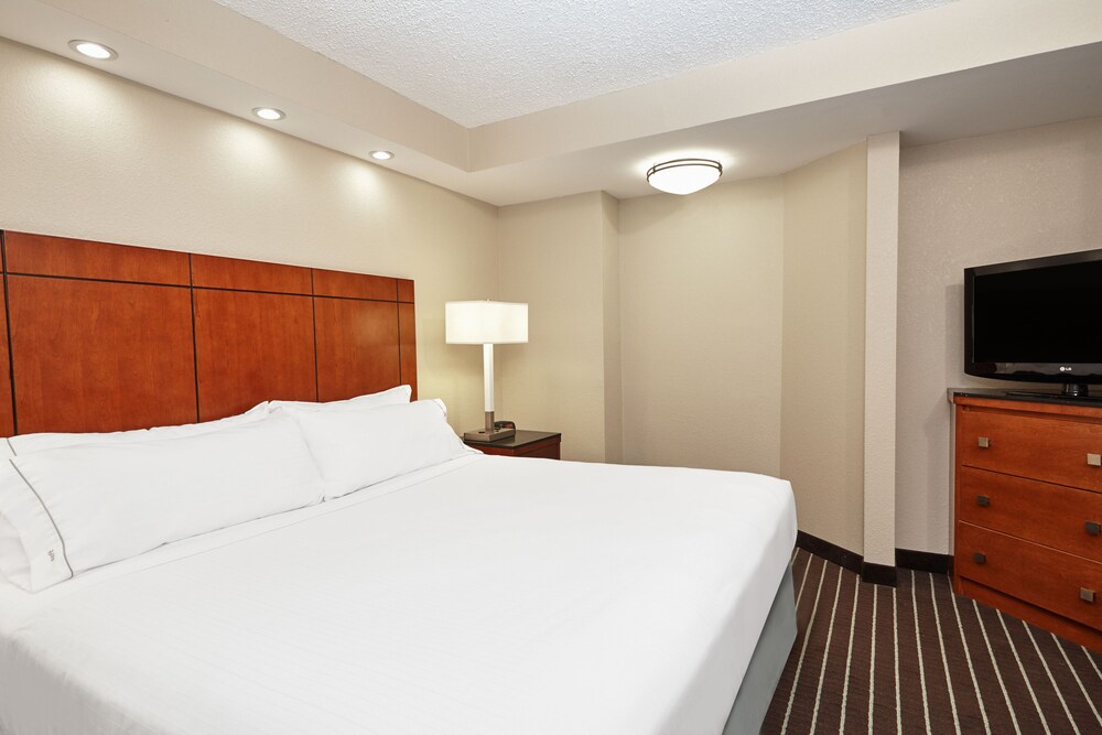 Holiday Inn Express Hampton - Coliseum Central, an IHG Hotel