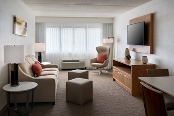Delta Hotels By Marriott Utica Reviews Photos Rates