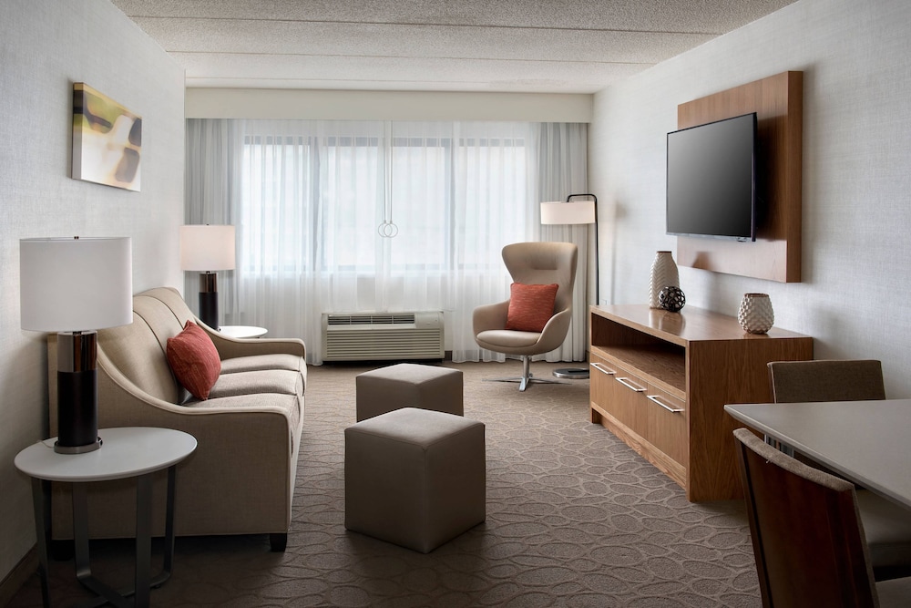 Room, Delta Hotels by Marriott Utica