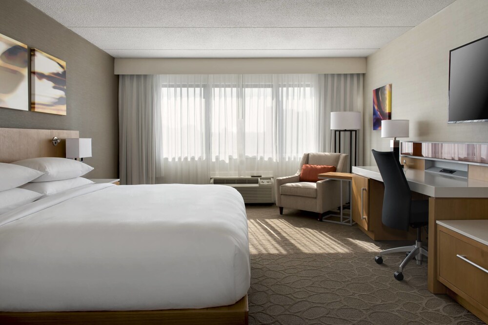 Room, Delta Hotels by Marriott Utica