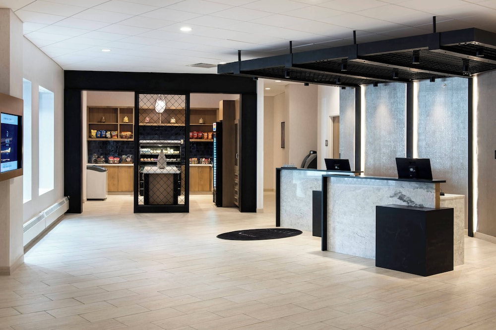 Lobby, Delta Hotels by Marriott Utica