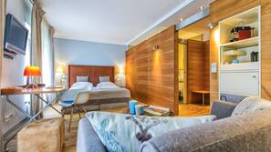 Hypo-allergenic bedding, minibar, in-room safe, individually decorated