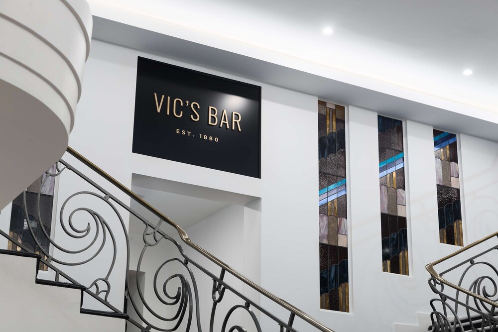 Bar (on property), The Victoria Hotel Melbourne