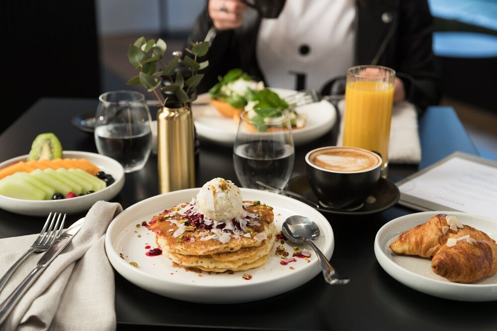 The Victoria Hotel Melbourne Deals & Reviews (Melbourne, AUS) Wotif