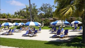 Spiaggia privata, cabine da spiaggia gratuite, lettini da mare
