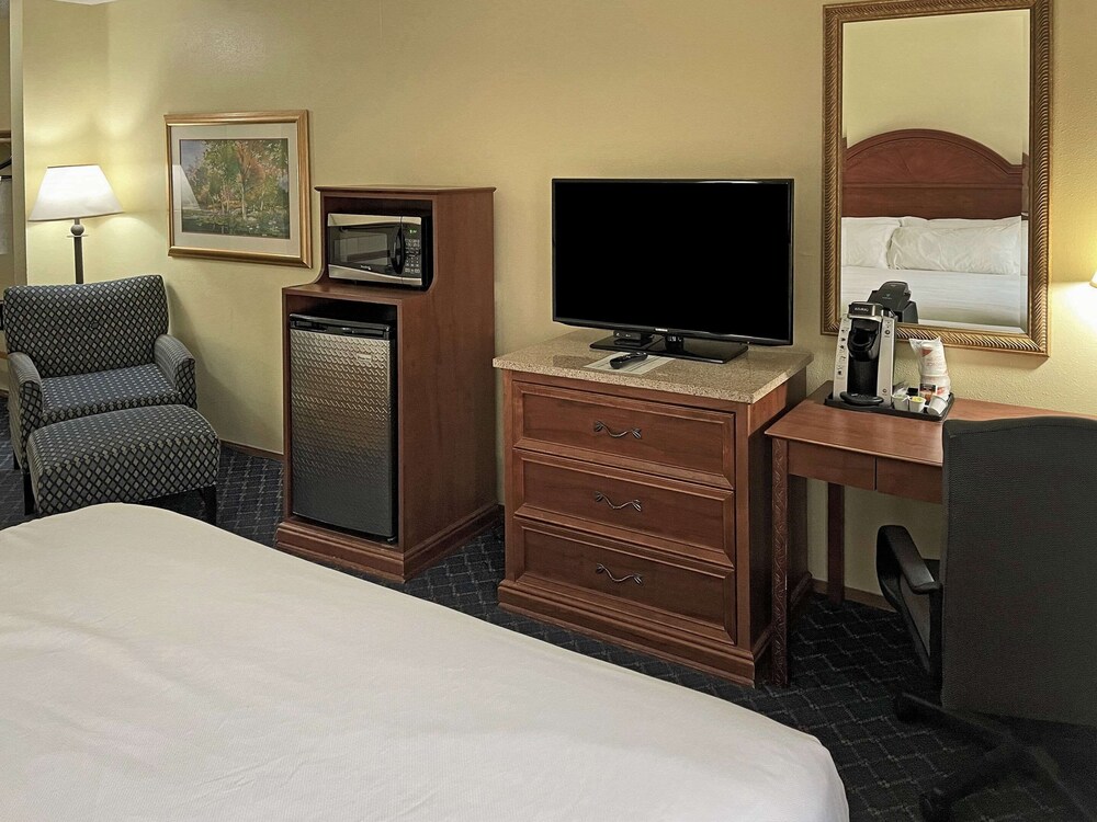 Hotel Bemidji in Bemidji Best Rates & Deals on Orbitz