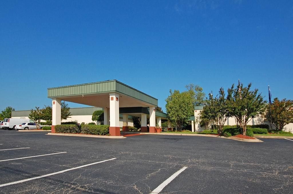 Camden West Inn Suites In Columbia Sc Expedia