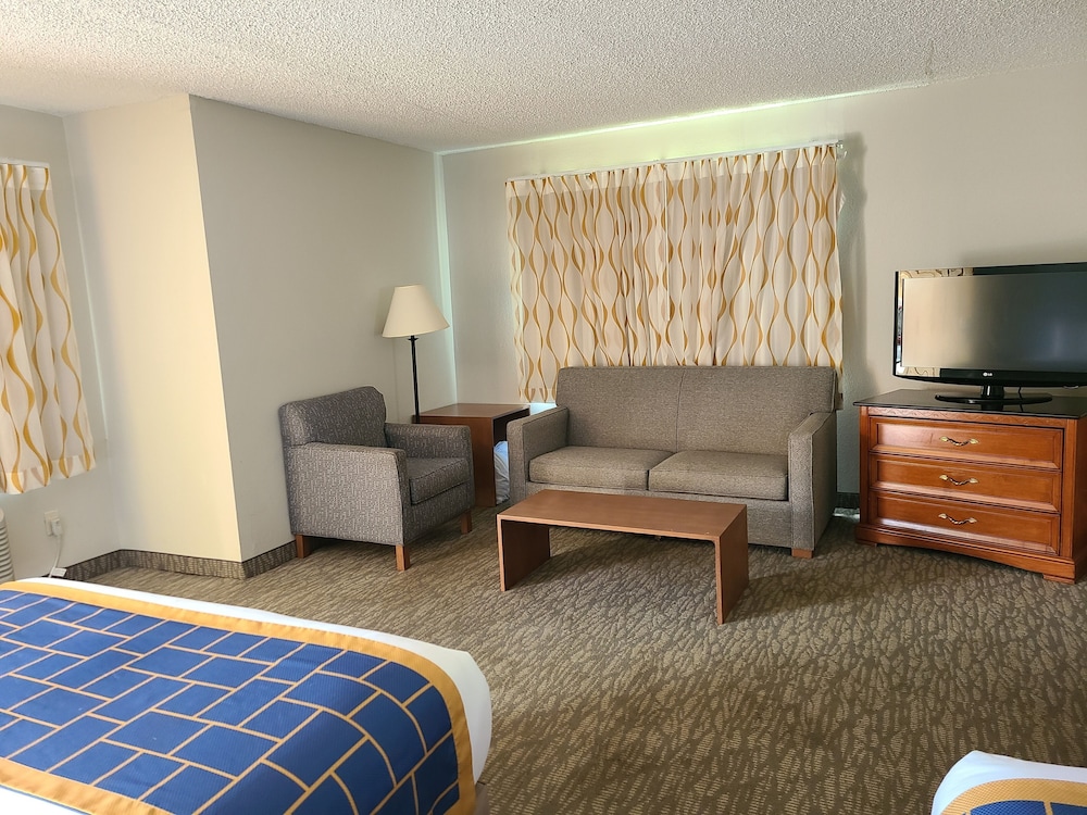 Days Inn & Suites by Wyndham Orlando East UCF Area