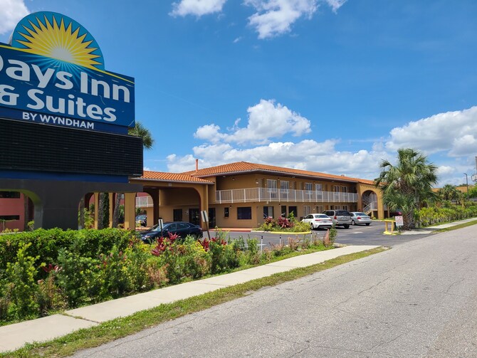 Days Inn Suites By Wyndham Orlando East Ucf Area In Orlando Fl Expedia