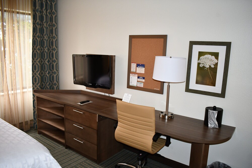 Candlewood Suites Grand Rapids Airport, an IHG Hotel