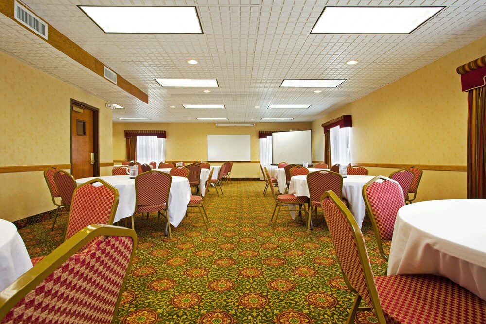 Candlewood Suites Grand Rapids Airport, an IHG Hotel