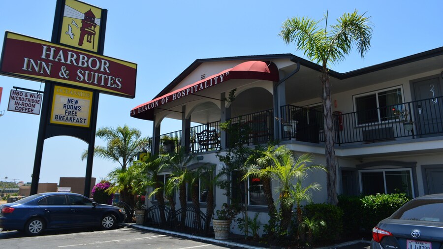 Harbor Inn & Suites