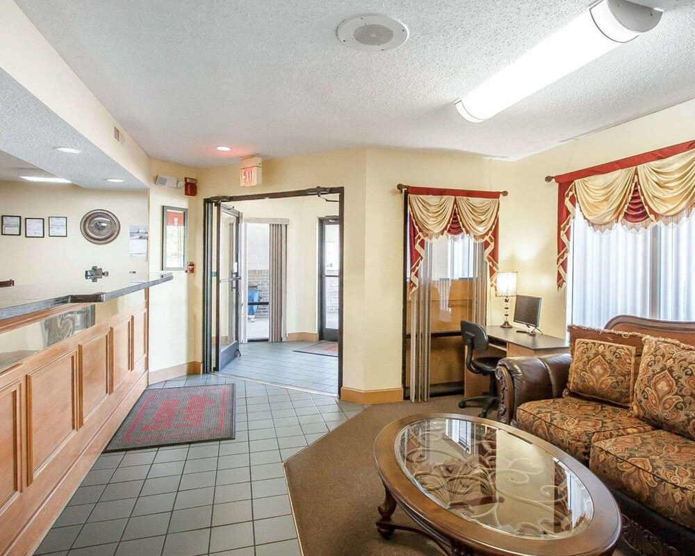 Econo Lodge  Inn & Suites