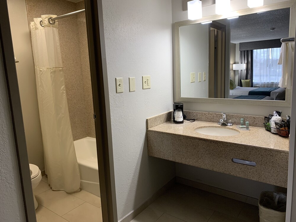 Bathroom, Best Western Center Inn