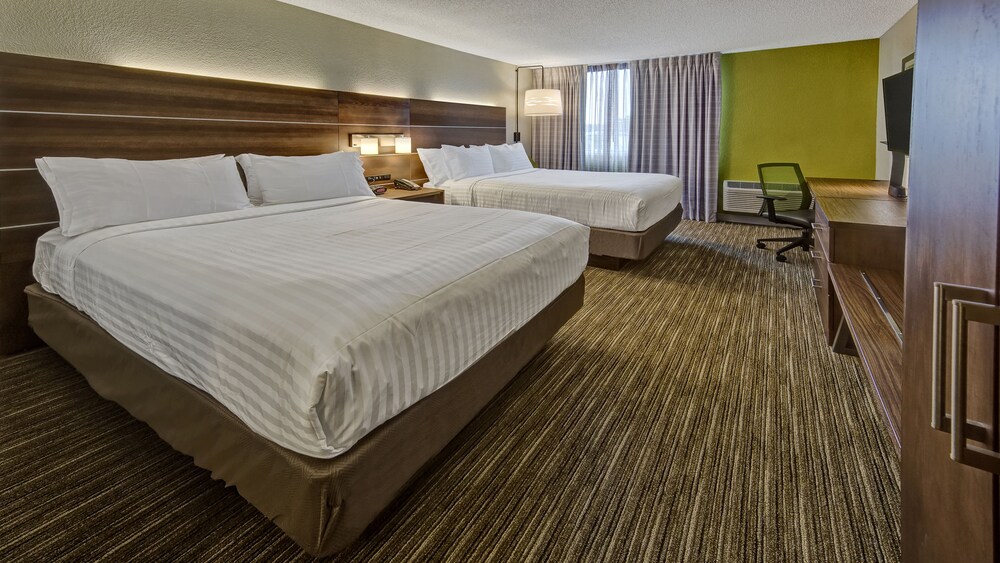 Holiday Inn Express Louisville Airport Expo Center - 