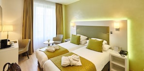 Comfort Room, 2 Twin Beds, Non Smoking | Minibar, in-room safe, individually decorated, desk