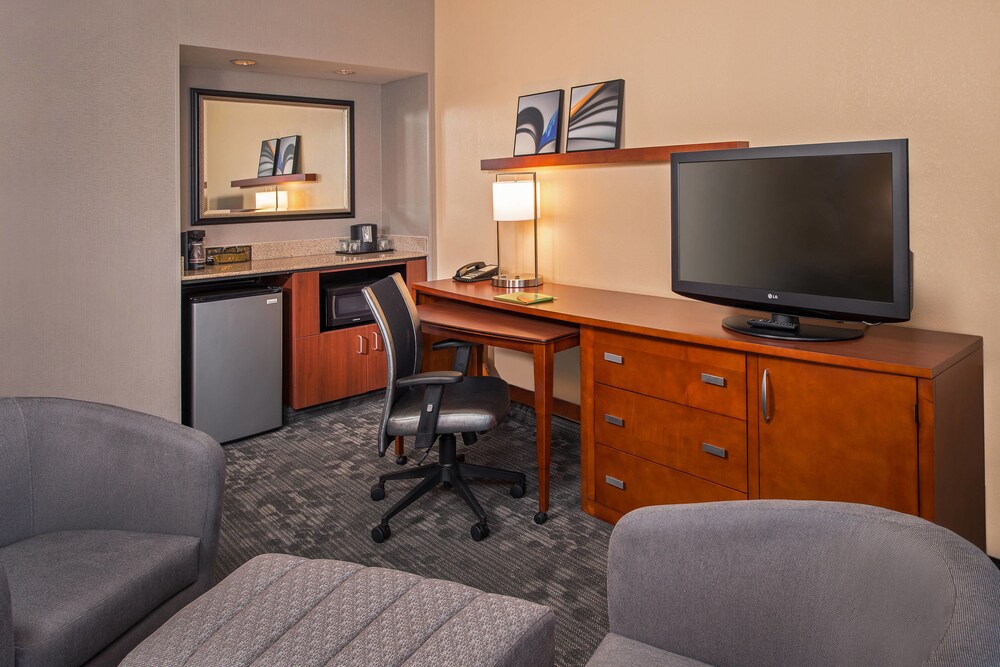 Room, Courtyard by Marriott New Carrollton