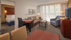 Desk, laptop workspace, iron/ironing board, free WiFi