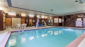 Una piscina cubierta