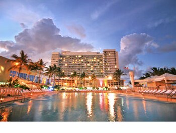 The Deauville Beach Resort In Miami Fl Us Outdoor Pool