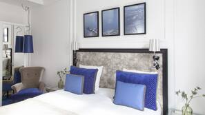 Hypo-allergenic bedding, down duvet, desk, blackout curtains