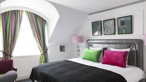 Hypo-allergenic bedding, down duvet, desk, blackout curtains