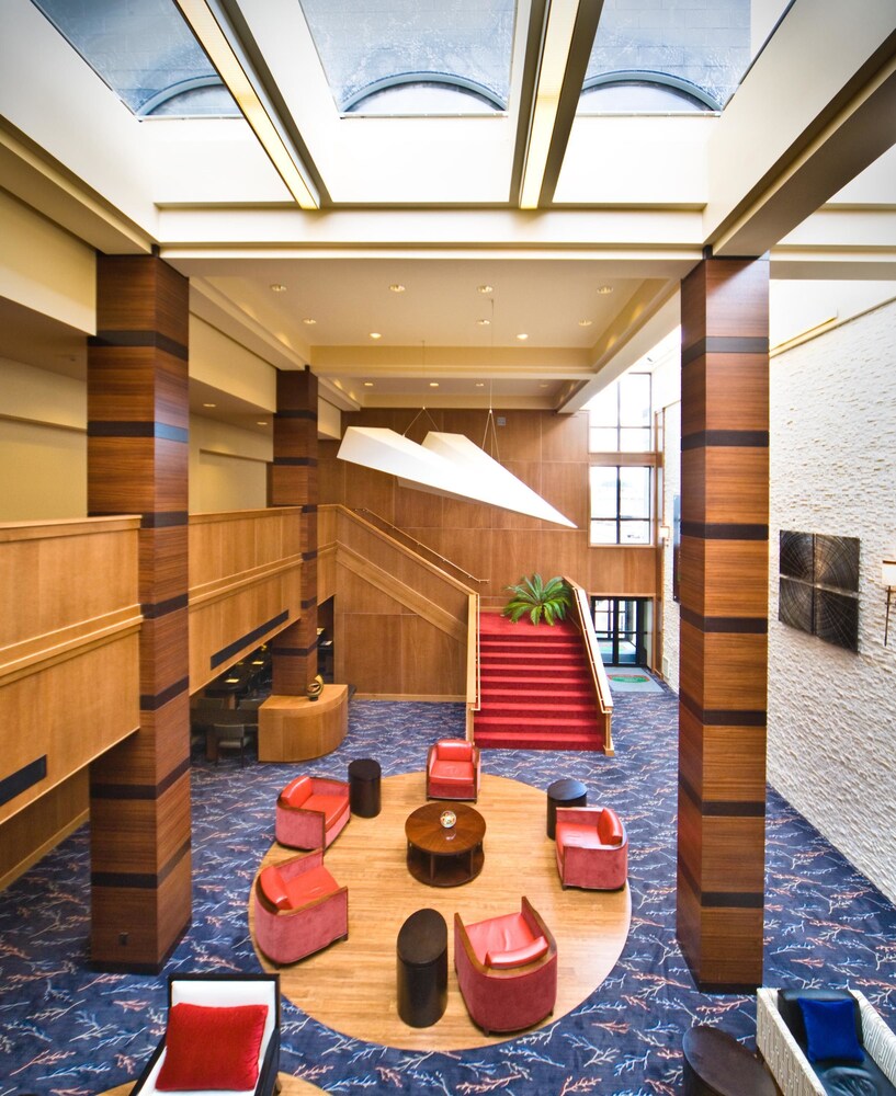 Lobby sitting area, Courtyard by Marriott Boston Logan Airport