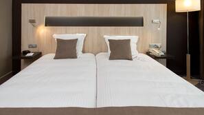Minibar, in-room safe, desk, iron/ironing board