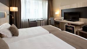Minibar, in-room safe, desk, iron/ironing board