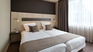 Minibar, in-room safe, desk, iron/ironing board