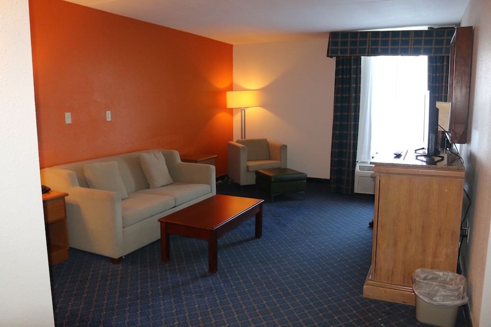 Econo Lodge Inn & Suites