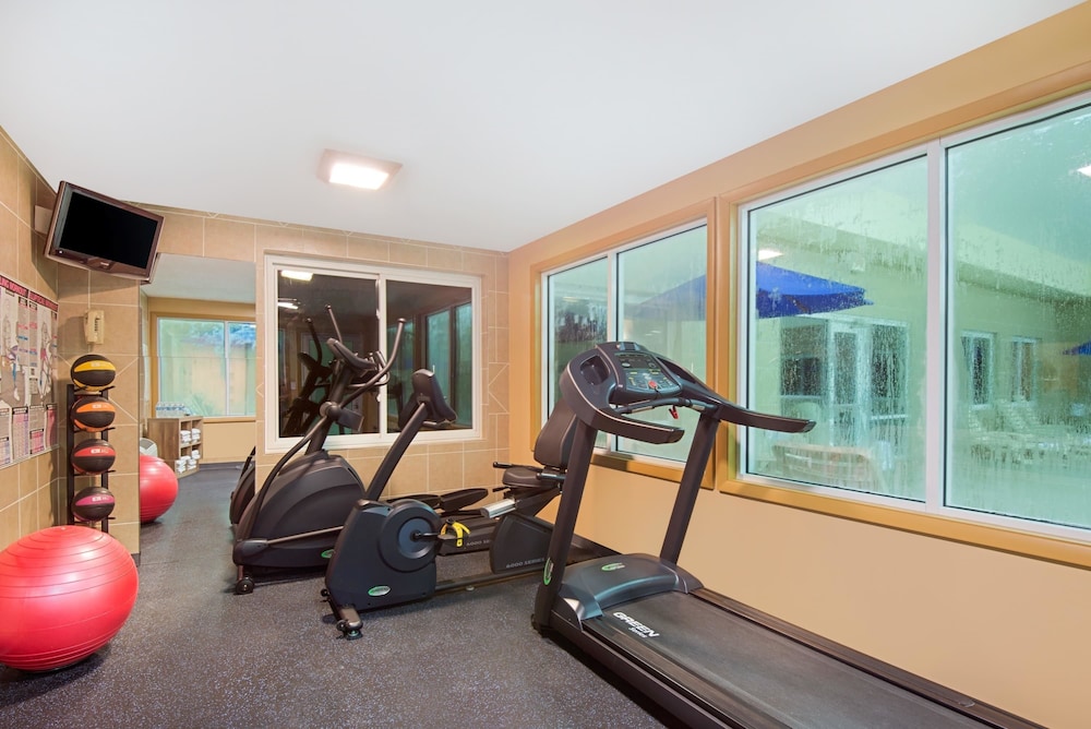 Fitness facility, Days Inn by Wyndham Fremont