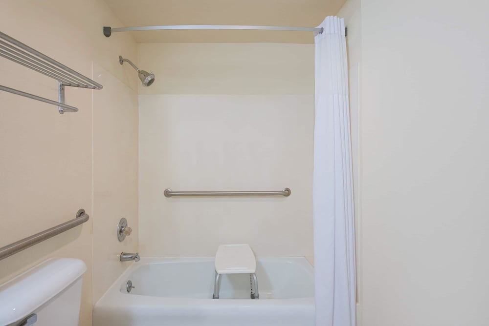 Bathroom, Days Inn by Wyndham Fremont